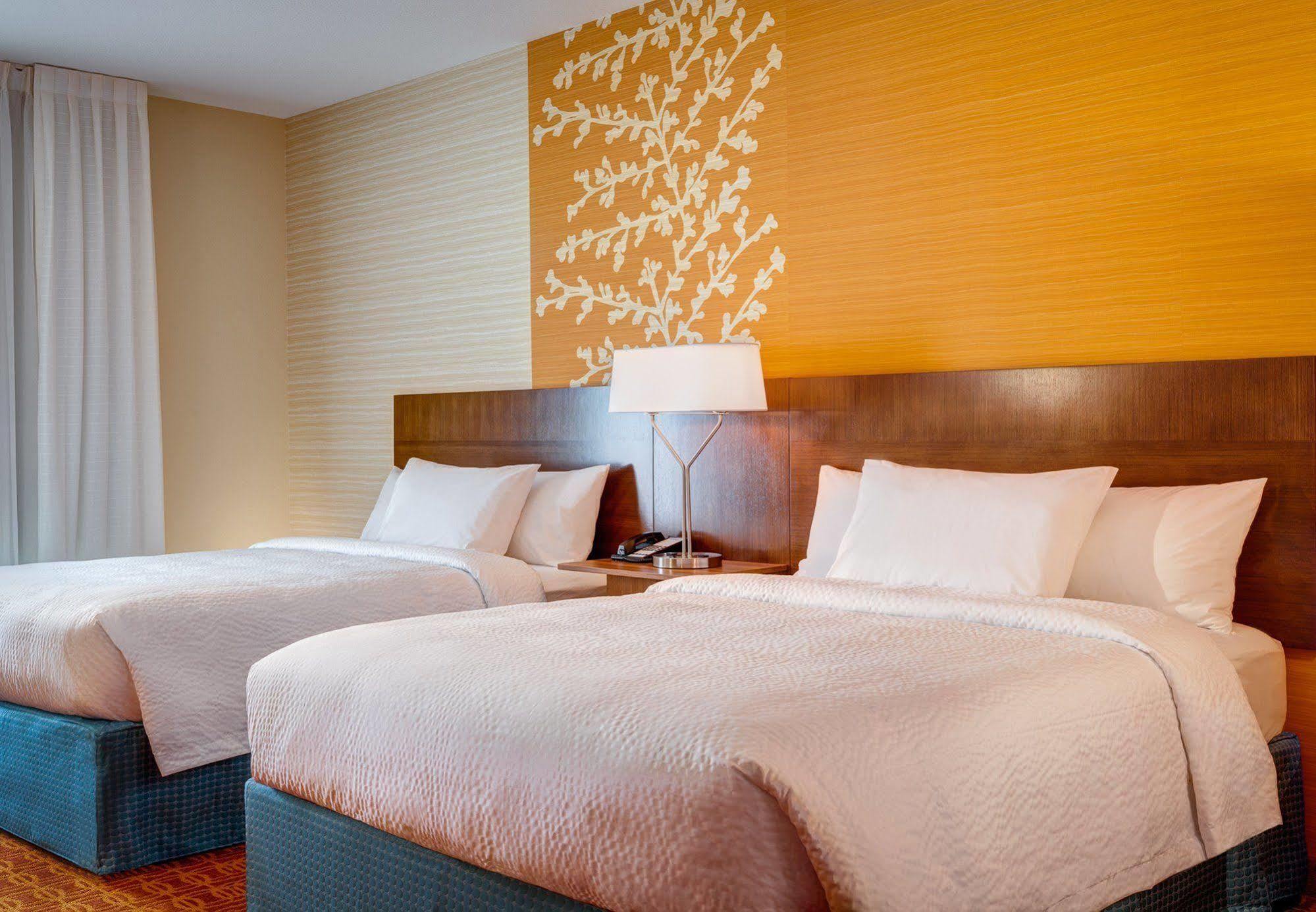 Fairfield Inn & Suites By Marriott Coralville Exterior photo